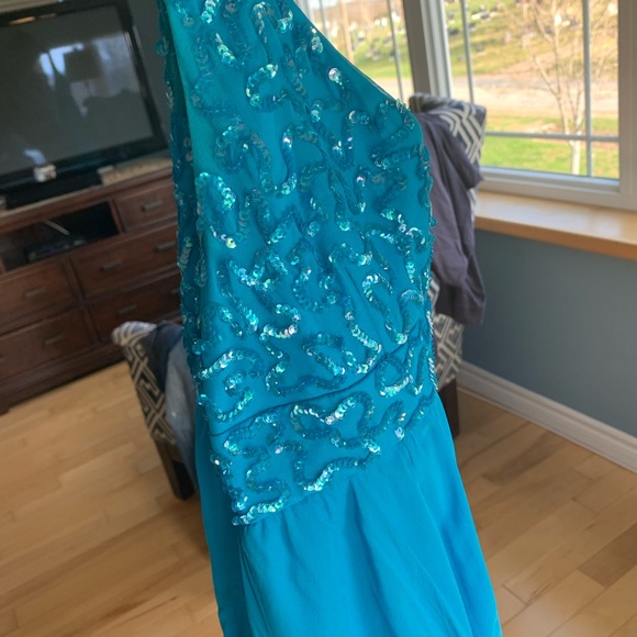 Betsey Johnson Sequin Halter Formal Dress Prom Size 8 - Picture 5 of 5